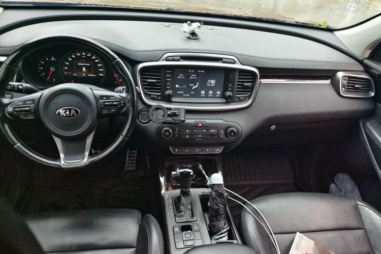 Used Kia Sorento 2015 Sorento L 2.2T Diesel 4WD Prestige Edition 7 Seats China IV Standard Center Console