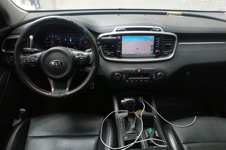 Used Kia Sorento 2015 Sorento L 2.4L Gasoline 2WD Sport Edition 5 Seats China IV Standard Center Console