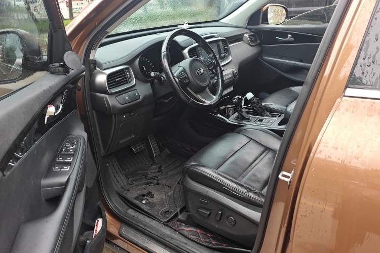 Used Kia Sorento 2015 Sorento L 2.2T Diesel 4WD Prestige Edition 7 Seats China IV Standard Driver Seat
