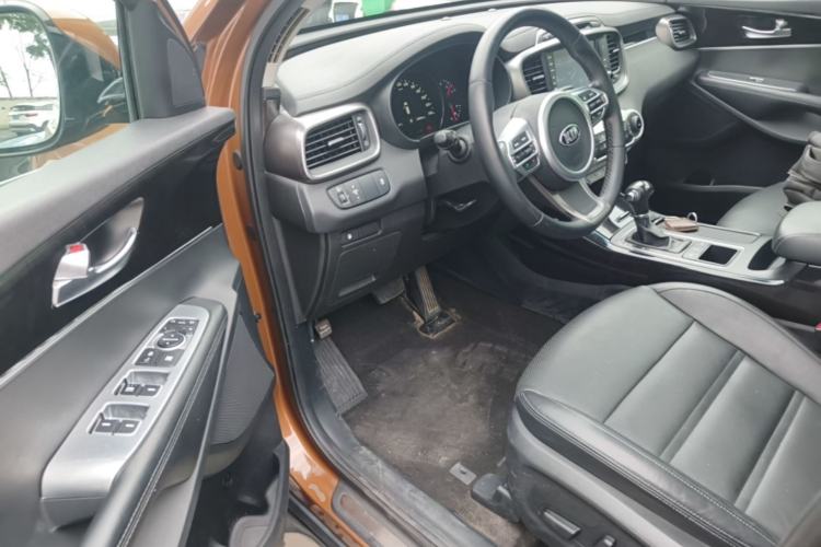 Used Kia Sorento 2015 Sorento L 2.2T Diesel 4WD Elite Edition 7 Seats China IV Standard Driver Seat