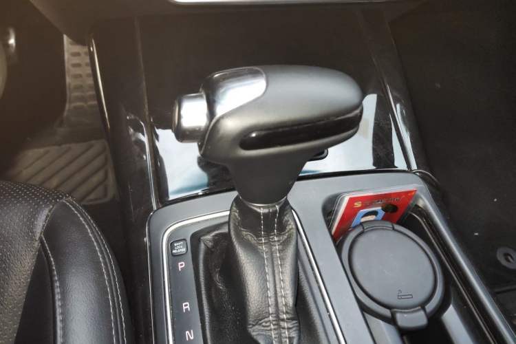 Used Kia Sorento 2015 Sorento L 2.4L Gasoline 4WD Elite Edition 5 Seats China V Emission Standard Gear Lever