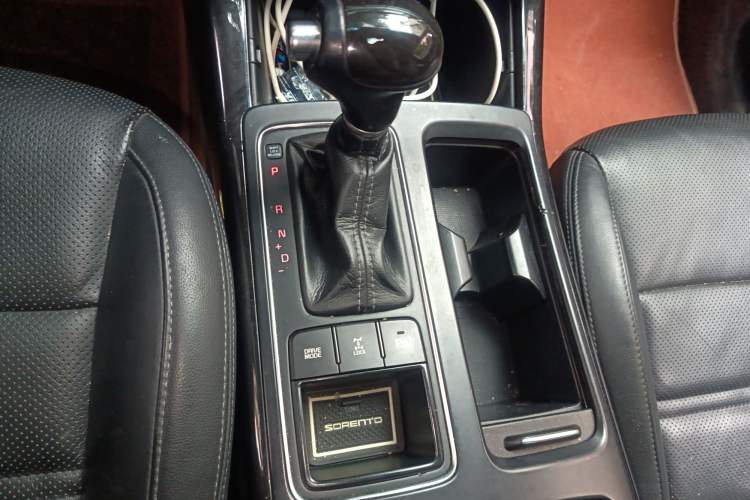 Used Kia Sorento 2015 Sorento L 2.2T Diesel 4WD Elite Edition 7 Seats China IV Standard Gear Lever