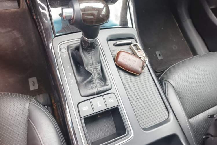 Used Kia Sorento 2015 Sorento L 2.2T Diesel 4WD Elite Edition 7 Seats China IV Standard Gear Lever