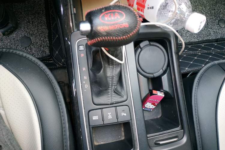 Used Kia Sorento 2015 Sorento L 2.2T Diesel 4WD Elite Edition 7 Seats China IV Standard Gear Lever