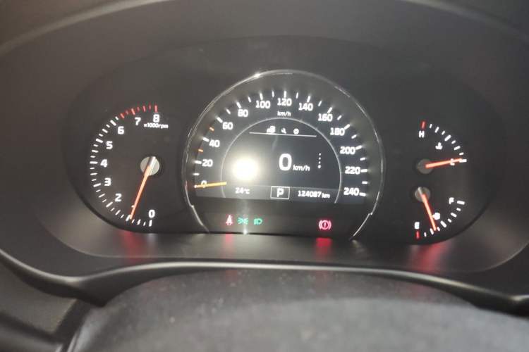 Used Kia Sorento 2015 Sorento L 2.4L Gasoline 4WD Elite Edition 5 Seats China V Emission Standard Instrument Cluster