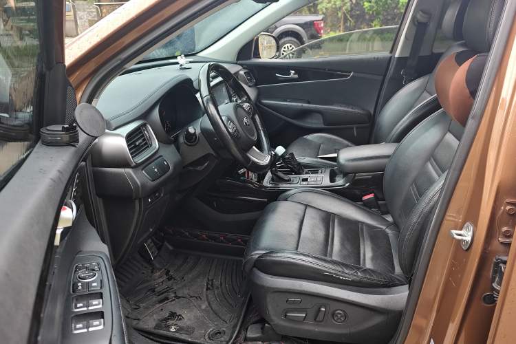 Used Kia Sorento 2015 Sorento L 2.2T Diesel 4WD Prestige Edition 7 Seats China IV Standard Left Front Seat