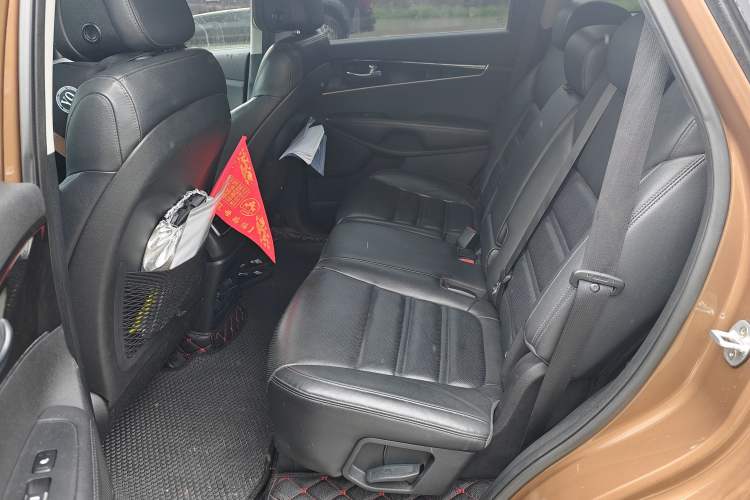 Used Kia Sorento 2015 Sorento L 2.2T Diesel 4WD Prestige Edition 7 Seats China IV Standard Left Rear Seat