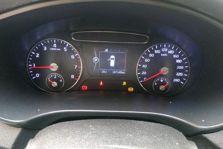 Used Kia Sorento 2015 Sorento L 2.4L Gasoline 2WD Sport Edition 5 Seats China IV Standard Odometer Close Up