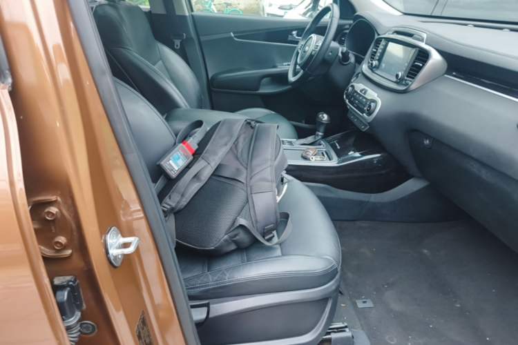 Used Kia Sorento 2015 Sorento L 2.2T Diesel 4WD Elite Edition 7 Seats China IV Standard Right Front Seat