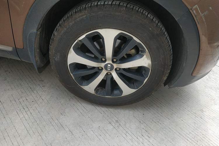 Used Kia Sorento 2015 Sorento L 2.4L Gasoline 2WD Sport Edition 5 Seats China IV Standard Right Front Wheel Hub
