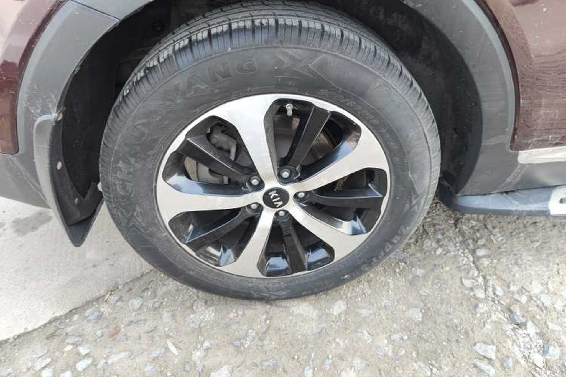 Used Kia Sorento 2015 Sorento L 2.4L Gasoline 4WD Elite Edition 5 Seats China V Emission Standard Right Rear Wheel Hub
