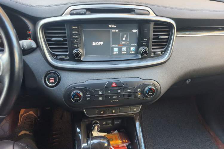 Used Kia Sorento 2015 Sorento L 2.4L Gasoline 4WD Elite Edition 5 Seats China IV Standard Audio And AC Panel