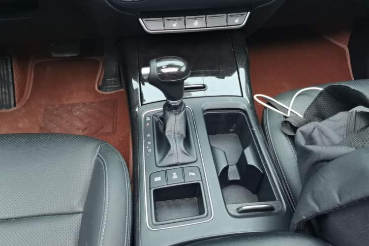 Used Kia Sorento 2015 Sorento L 2.2T Diesel 4WD Elite Edition 7 Seats China IV Standard Gear Lever
