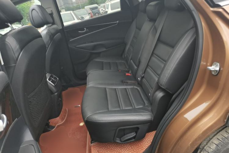 Used Kia Sorento 2015 Sorento L 2.2T Diesel 4WD Elite Edition 7 Seats China IV Standard Left Rear Seat