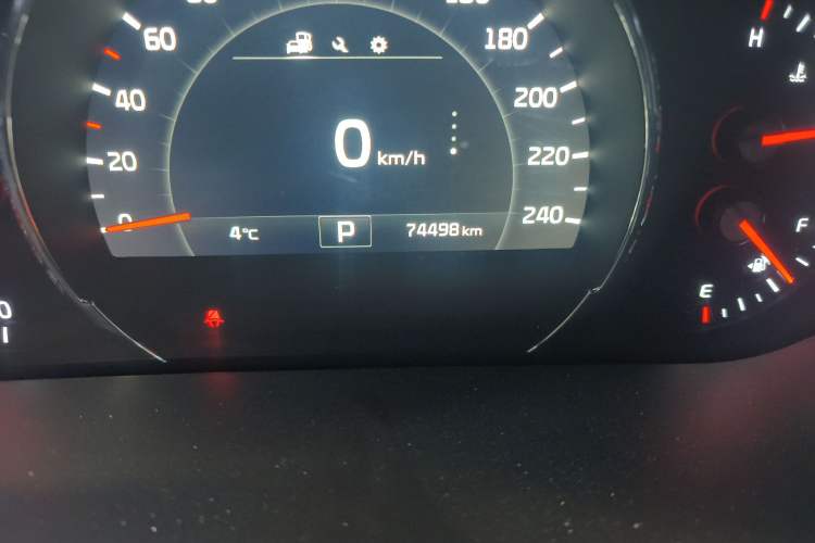 Used Kia Sorento 2015 Sorento L 2.4L Gasoline 4WD Elite Edition 5 Seats China IV Standard Odometer Close Up