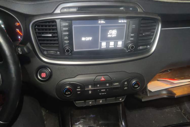 Used Kia Sorento 2015 Sorento L 2.4L Gasoline 4WD Elite Edition 7 Seats China V Emission Standard Audio And AC Panel