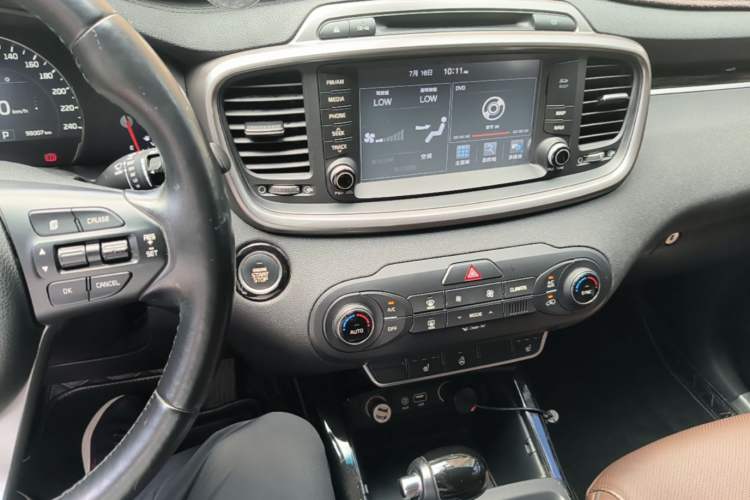 Used Kia Sorento 2015 Sorento L 2.4L Gasoline 4WD Elite Edition 7 Seats China IV Standard Audio And AC Panel