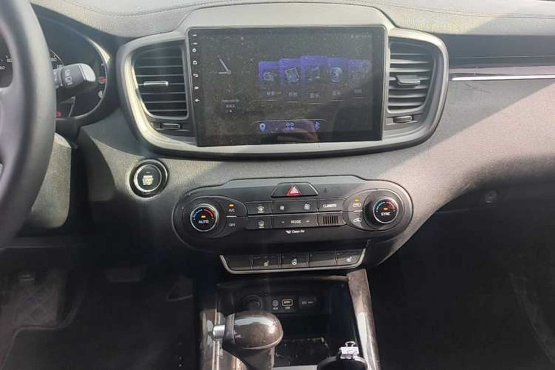 Used Kia Sorento 2015 Sorento L 2.4L Gasoline 4WD Elite Edition 5 Seats China IV Standard Audio And AC Panel