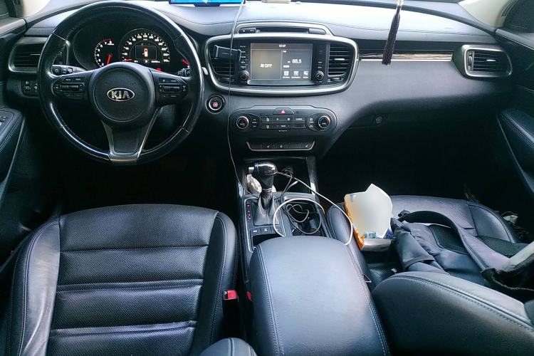 Used Kia Sorento 2015 Sorento L 2.4L Gasoline 4WD Elite Edition 7 Seats China IV Standard Center Console