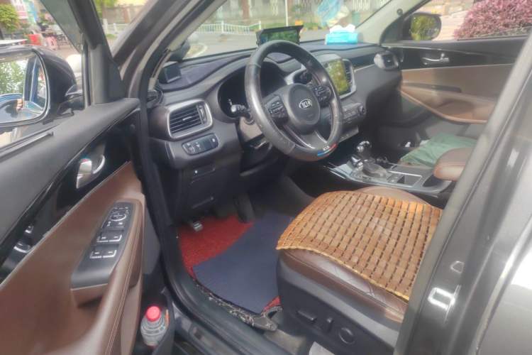Used Kia Sorento 2015 Sorento L 2.4L Gasoline 4WD Elite Edition 5 Seats China IV Standard Driver Seat