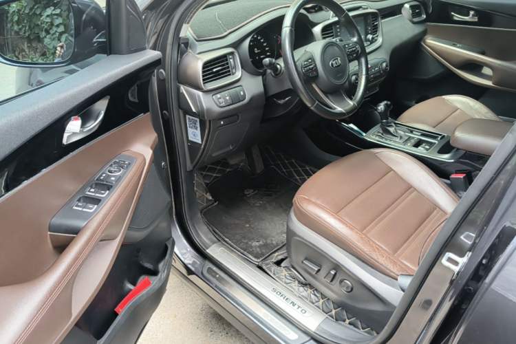 Used Kia Sorento 2015 Sorento L 2.4L Gasoline 4WD Elite Edition 7 Seats China IV Standard Driver Seat