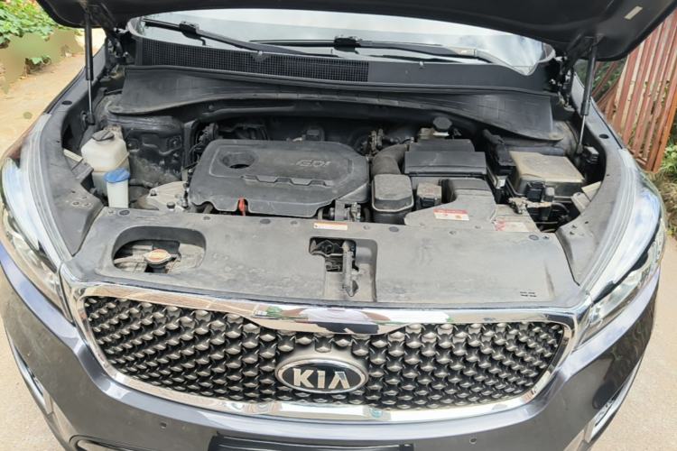 Used Kia Sorento 2015 Sorento L 2.4L Gasoline 4WD Elite Edition 7 Seats China IV Standard Engine Bay