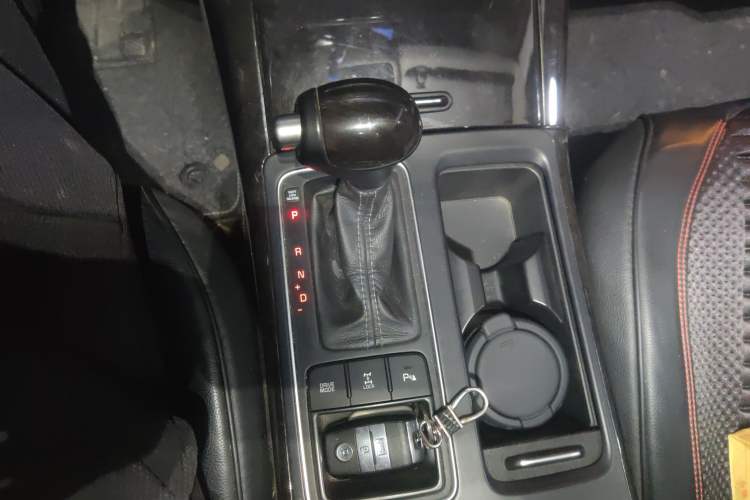 Used Kia Sorento 2015 Sorento L 2.4L Gasoline 4WD Elite Edition 7 Seats China V Emission Standard Gear Lever