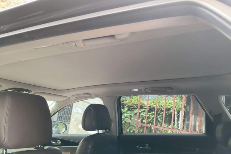 Used Kia Sorento 2015 Sorento L 2.4L Gasoline 4WD Elite Edition 7 Seats China IV Standard Headliner