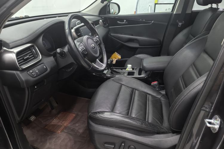 Used Kia Sorento 2015 Sorento L 2.4L Gasoline 4WD Elite Edition 5 Seats China V Emission Standard Interior 2