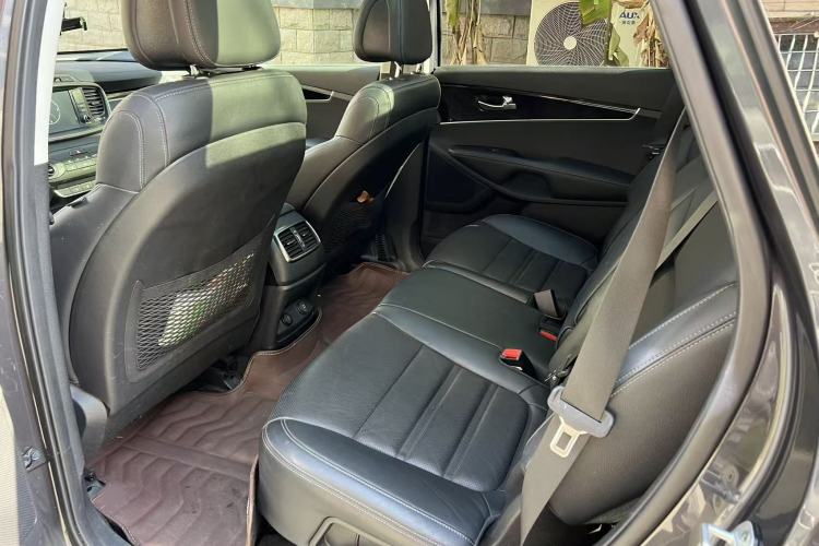 Used Kia Sorento 2015 Sorento L 2.4L Gasoline 4WD Elite Edition 5 Seats China V Emission Standard Interior 3
