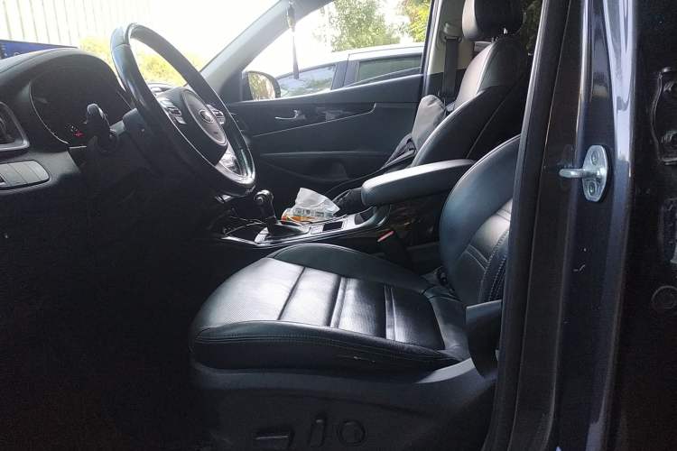 Used Kia Sorento 2015 Sorento L 2.4L Gasoline 4WD Elite Edition 7 Seats China IV Standard Left Front Seat