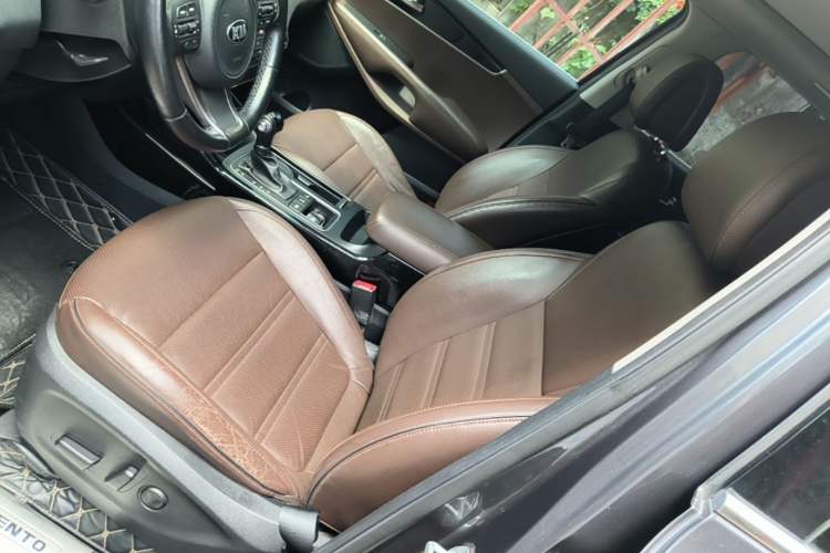 Used Kia Sorento 2015 Sorento L 2.4L Gasoline 4WD Elite Edition 7 Seats China IV Standard Left Front Seat