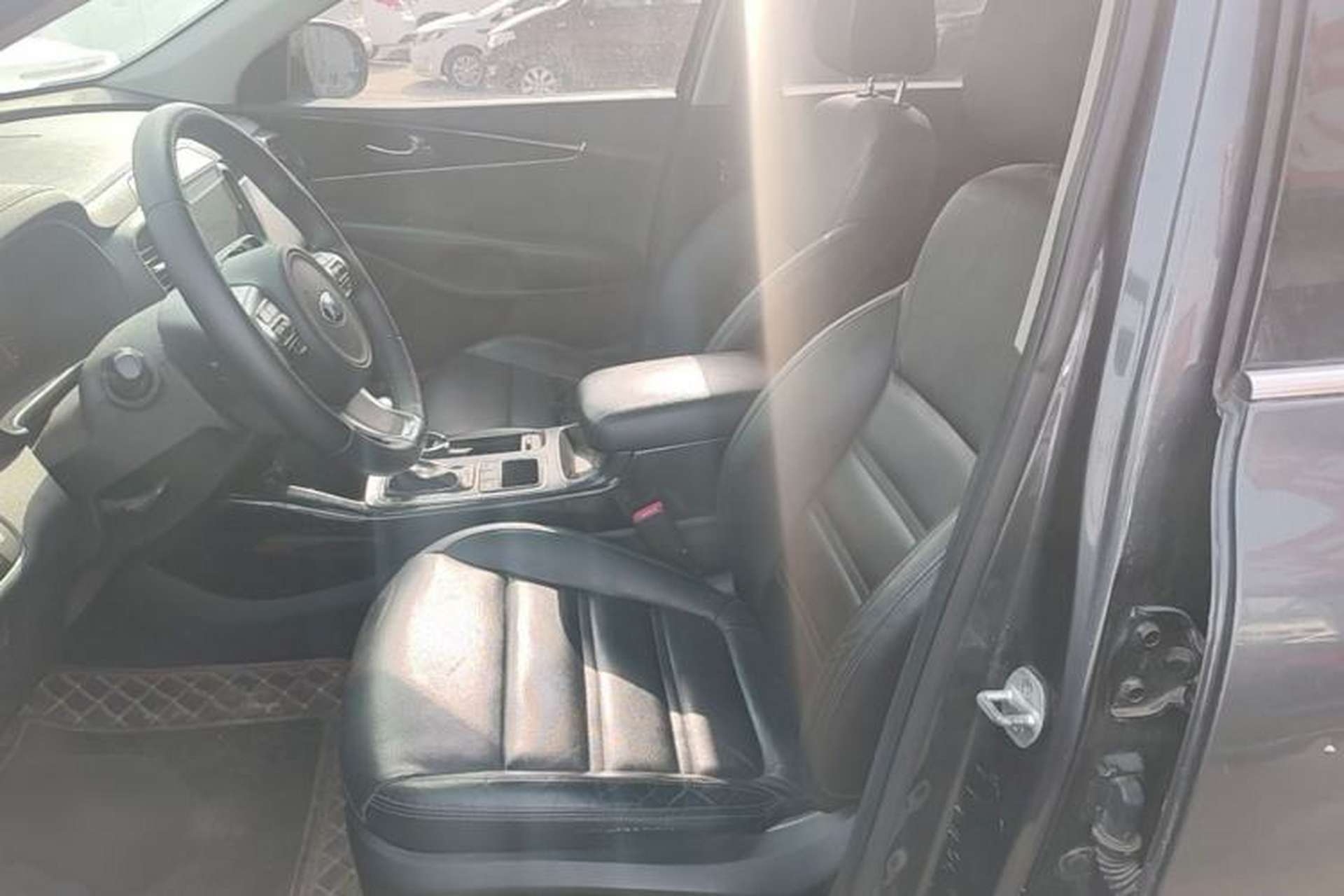 Used Kia Sorento 2015 Sorento L 2.4L Gasoline 4WD Elite Edition 5 Seats China IV Standard Left Front Seat
