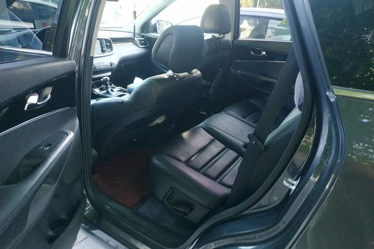 Used Kia Sorento 2015 Sorento L 2.4L Gasoline 4WD Elite Edition 7 Seats China IV Standard Left Rear Seat