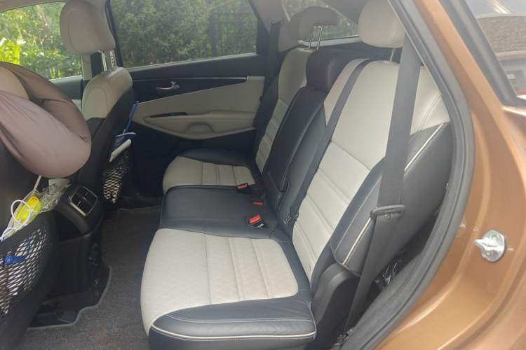 Used Kia Sorento 2015 Sorento L 2.2T Diesel 4WD Elite Edition 7 Seats China IV Standard Left Rear Seat