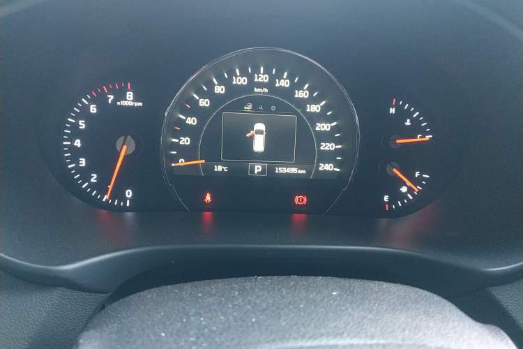 Used Kia Sorento 2015 Sorento L 2.4L Gasoline 4WD Elite Edition 7 Seats China IV Standard Odometer Close Up