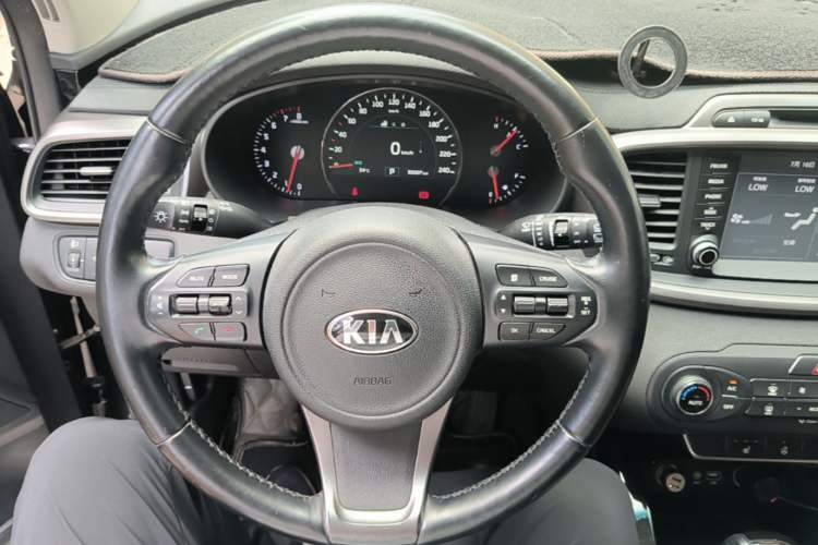 Used Kia Sorento 2015 Sorento L 2.4L Gasoline 4WD Elite Edition 7 Seats China IV Standard Steering Wheel