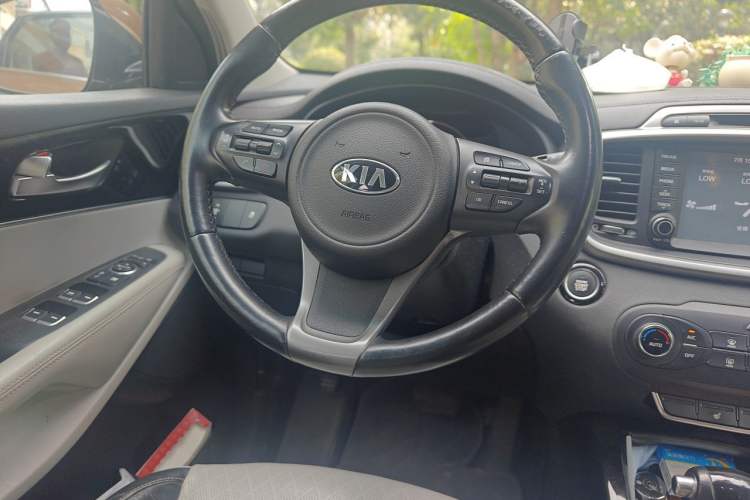 Used Kia Sorento 2015 Sorento L 2.2T Diesel 4WD Elite Edition 7 Seats China IV Standard Steering Wheel