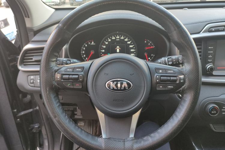 Used Kia Sorento 2015 Sorento L 2.4L Gasoline 4WD Elite Edition 5 Seats China V Emission Standard Steering Wheel