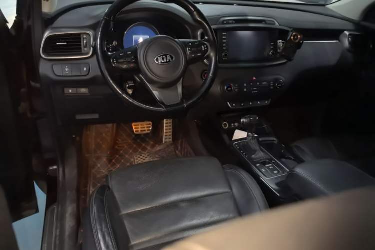 Used Kia Sorento 2015 Sorento L 2.4L Gasoline 4WD Prestige Edition 5 Seats China IV Standard Center Console