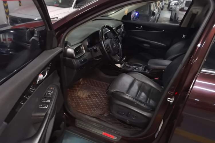 Used Kia Sorento 2015 Sorento L 2.4L Gasoline 4WD Prestige Edition 5 Seats China IV Standard Driver Seat