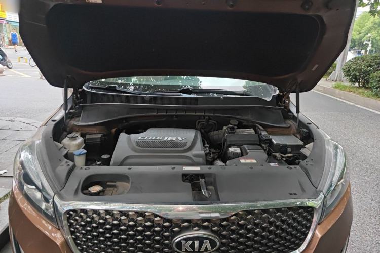 Used Kia Sorento 2015 Sorento L 2.2T Diesel 4WD Elite Edition 7 Seats China IV Standard Engine Bay