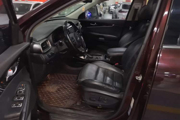 Used Kia Sorento 2015 Sorento L 2.4L Gasoline 4WD Prestige Edition 5 Seats China IV Standard Left Front Seat