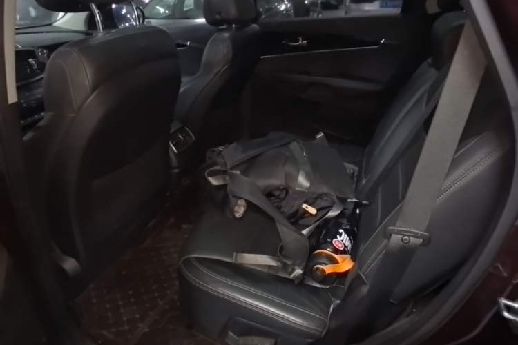 Used Kia Sorento 2015 Sorento L 2.4L Gasoline 4WD Prestige Edition 5 Seats China IV Standard Left Rear Seat