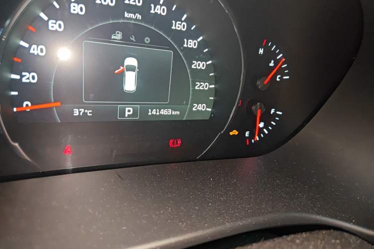 Used Kia Sorento 2015 Sorento L 2.2T Diesel 4WD Elite Edition 7 Seats China IV Standard Odometer Close Up