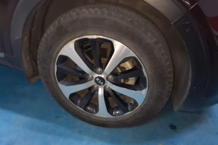 Used Kia Sorento 2015 Sorento L 2.4L Gasoline 4WD Prestige Edition 5 Seats China IV Standard Right Front Wheel Hub