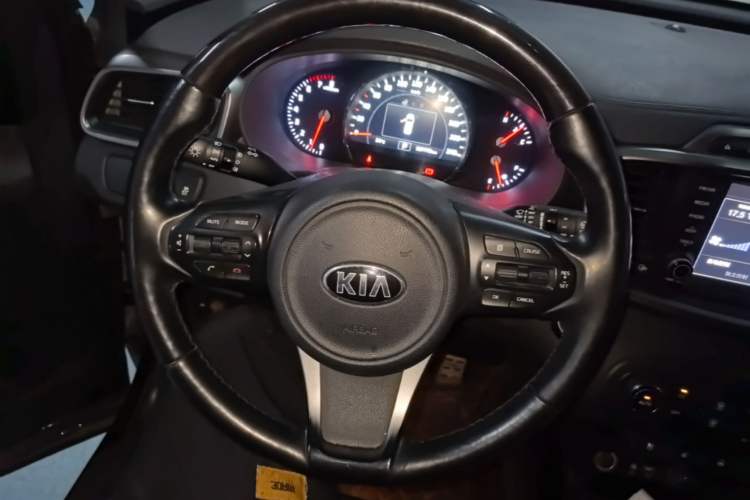 Used Kia Sorento 2015 Sorento L 2.4L Gasoline 4WD Prestige Edition 5 Seats China IV Standard Steering Wheel