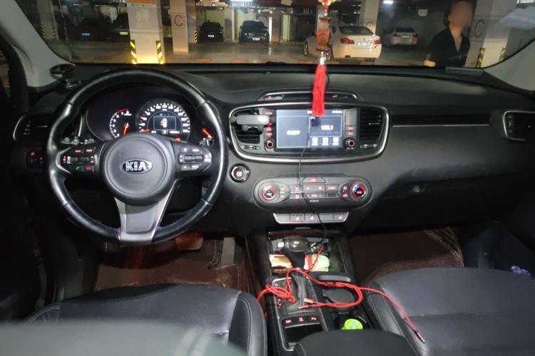 Used Kia Sorento 2015 Sorento L 2.4L Gasoline 4WD Elite Edition 7 Seats China V Emission Standard Center Console