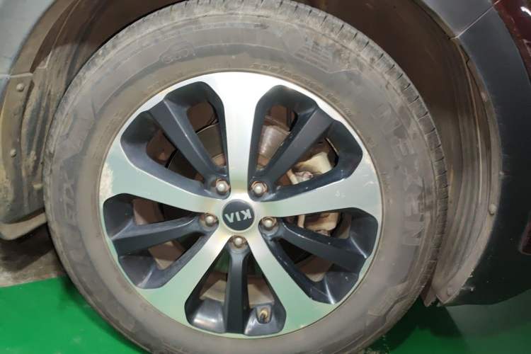Used Kia Sorento 2015 Sorento L 2.4L Gasoline 4WD Elite Edition 7 Seats China V Emission Standard Right Front Wheel Hub