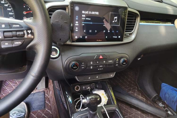 Used Kia Sorento 2015 Sorento L 2.2T Diesel 4WD Elite Edition 5 Seats China IV Standard Audio And AC Panel